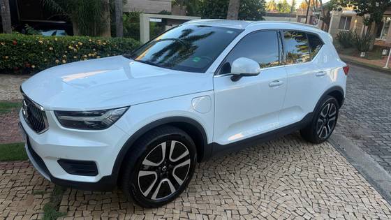 VOLVO XC40 1.5 T5 RECHARGE MOMENTUM GEARTRONIC VOLVO XC40 1.5 T5 RECHARGE MOMENTUM GEARTRONIC